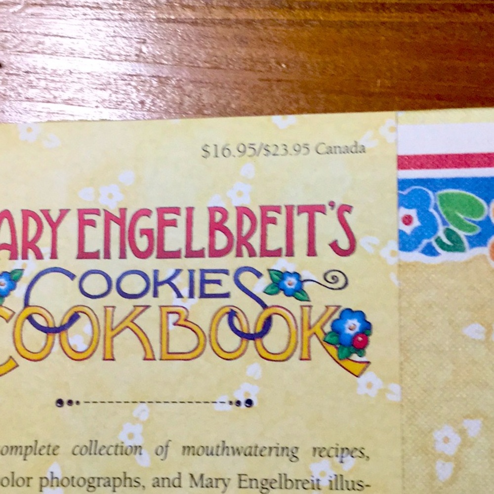 Delightful Mary Engelbreit’s cookies cookbook w 111 delicious pages. - Picture 2 of 3